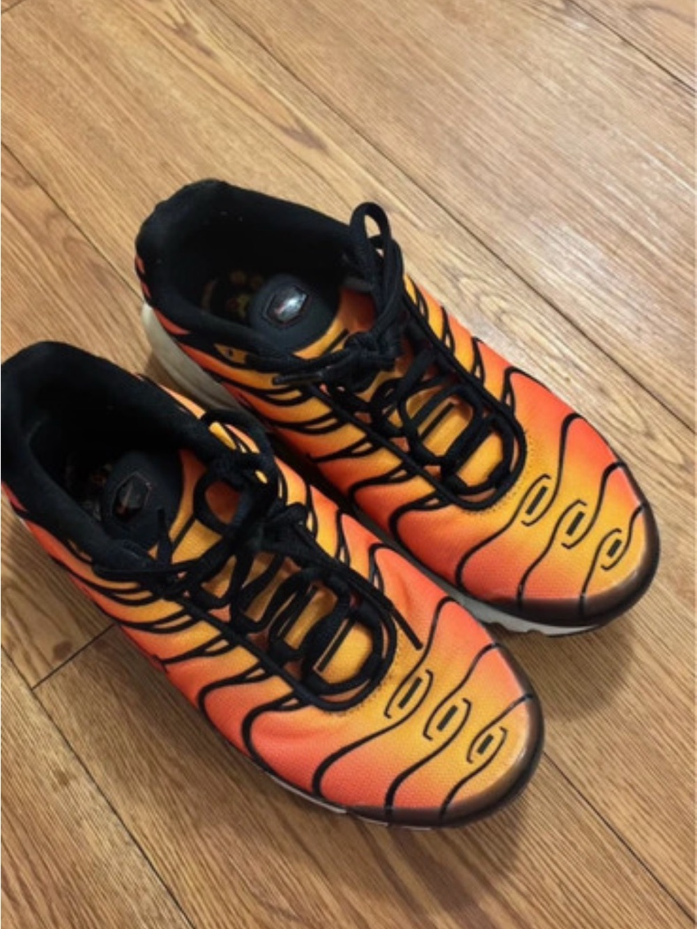 Nike Men's Gradient Orange and Black Running Sneakers